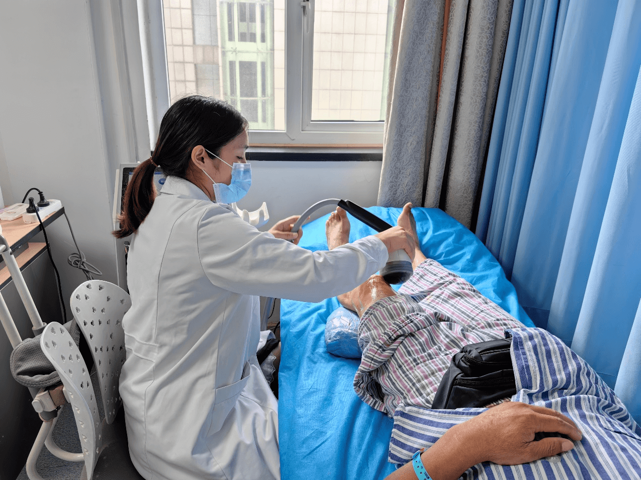 电磁式冲击波治疗仪