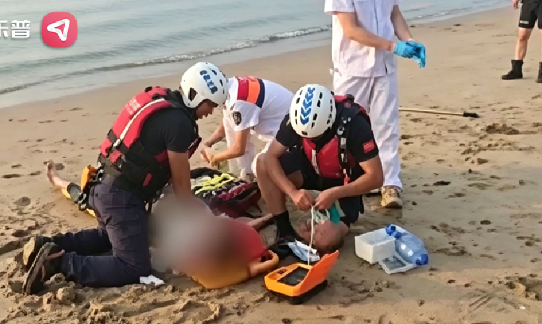 女子海边溺水心脏骤停,乐普AED再立大功!